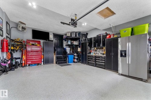 2 Caledon Crescent, Spruce Grove, AB - Indoor Photo Showing Garage