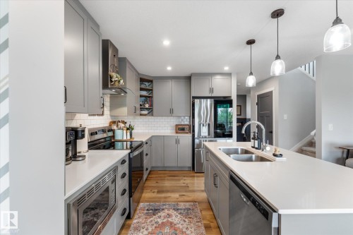 2 Caledon Crescent, Spruce Grove, AB - Indoor Photo Showing Kitchen With Double Sink With Upgraded Kitchen