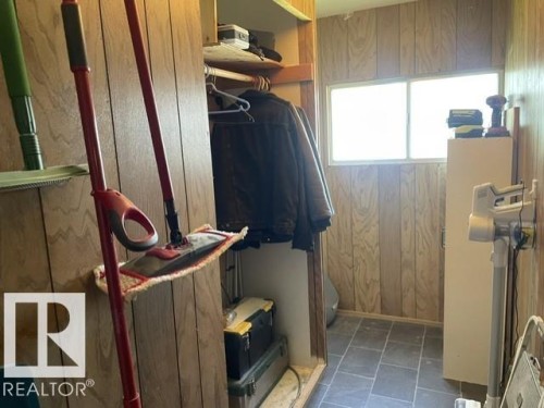 58 The Parkway Northwest, Edmonton, AB - Indoor