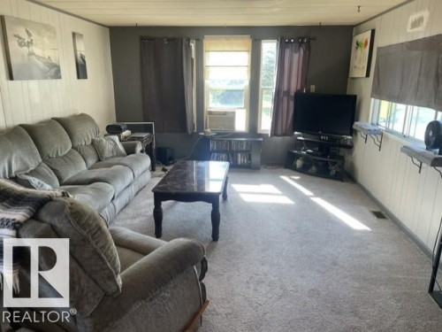 58 The Parkway Northwest, Edmonton, AB - Indoor Photo Showing Living Room