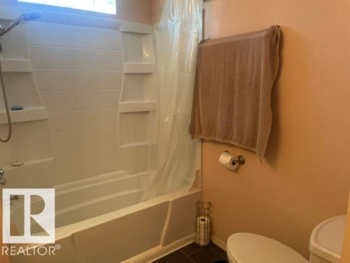 58 The Parkway Northwest, Edmonton, AB - Indoor Photo Showing Bathroom