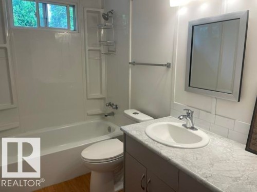 5 Cliff Crescent Northwest, Edmonton, AB - Indoor Photo Showing Bathroom