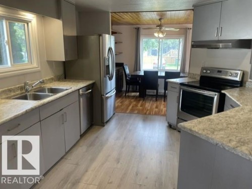 5 Cliff Crescent Northwest, Edmonton, AB - Indoor Photo Showing Kitchen With Double Sink