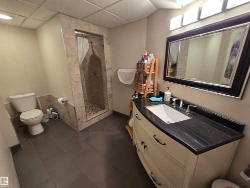 14603 122 Street Nw, Edmonton, AB - Indoor Photo Showing Bathroom