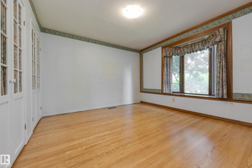 4716 109 Avenue Nw, Edmonton, AB - Indoor Photo Showing Other Room