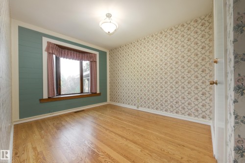 4716 109 Avenue Nw, Edmonton, AB - Indoor Photo Showing Other Room