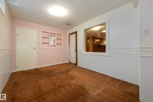 4716 109 Avenue Nw, Edmonton, AB - Indoor Photo Showing Other Room