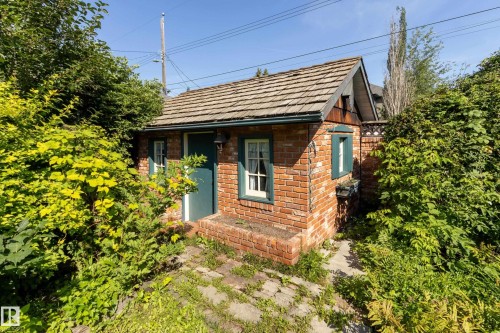 4716 109 Avenue Nw, Edmonton, AB - Outdoor