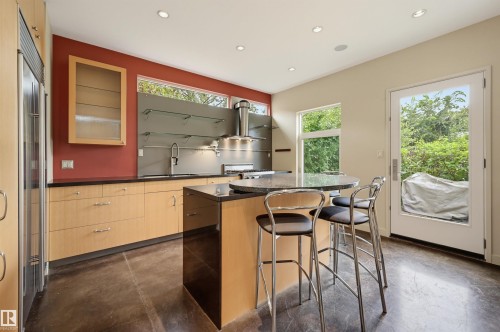 9758 86 Avenue Nw, Edmonton, AB - Indoor