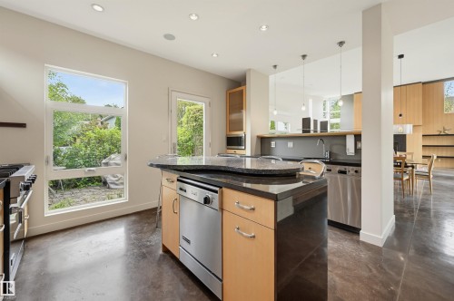 9758 86 Avenue Nw, Edmonton, AB - Indoor Photo Showing Kitchen
