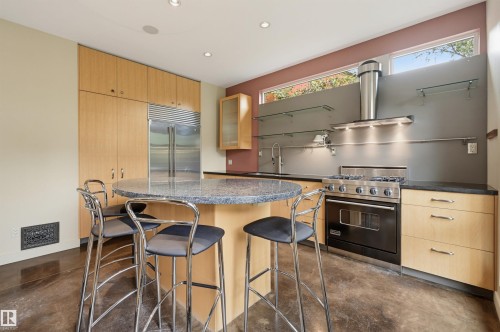 9758 86 Avenue Nw, Edmonton, AB - Indoor Photo Showing Kitchen