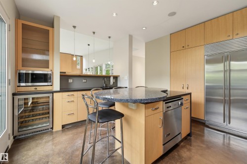 9758 86 Avenue Nw, Edmonton, AB - Indoor Photo Showing Kitchen With Upgraded Kitchen