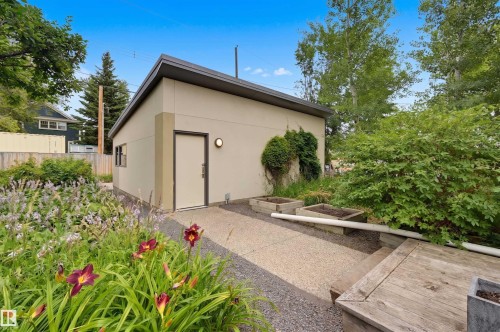 9758 86 Avenue Nw, Edmonton, AB - Outdoor