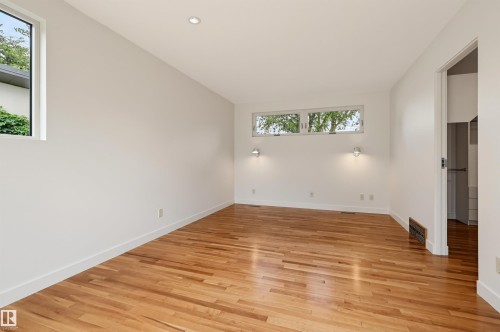 9758 86 Avenue Nw, Edmonton, AB - Indoor Photo Showing Other Room