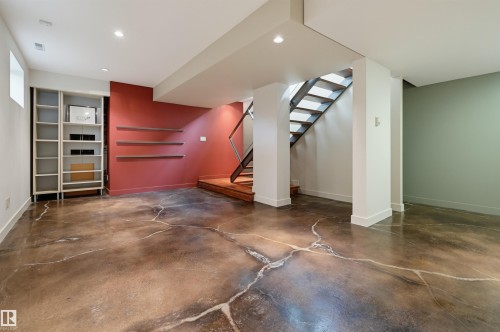 9758 86 Avenue Nw, Edmonton, AB - Indoor Photo Showing Other Room