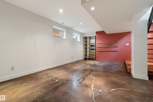 9758 86 Avenue Nw, Edmonton, AB - Indoor Photo Showing Other Room