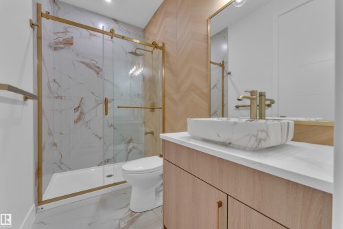 3053 7A Avenue Sw, Edmonton, AB - Indoor Photo Showing Bathroom