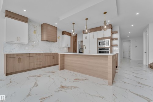 3053 7A Avenue Sw, Edmonton, AB - Indoor Photo Showing Kitchen With Upgraded Kitchen