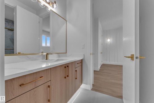 3053 7A Avenue Sw, Edmonton, AB - Indoor Photo Showing Bathroom