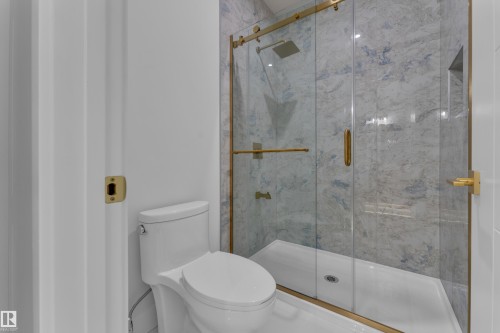 3053 7A Avenue Sw, Edmonton, AB - Indoor Photo Showing Bathroom