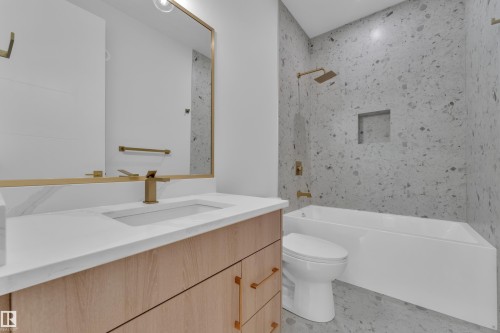 3053 7A Avenue Sw, Edmonton, AB - Indoor Photo Showing Bathroom