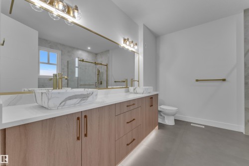3053 7A Avenue Sw, Edmonton, AB - Indoor Photo Showing Bathroom
