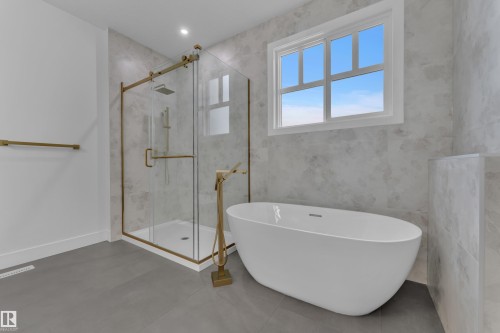 3053 7A Avenue Sw, Edmonton, AB - Indoor Photo Showing Bathroom