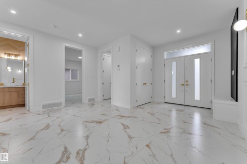 3053 7A Avenue Sw, Edmonton, AB - Indoor Photo Showing Other Room