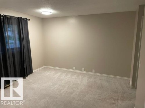 Neutral tone wall finish with light gray carpeting and white trim - 27 Gatewood Avenue, St. Albert, AB - Indoor Photo Showing Other Room