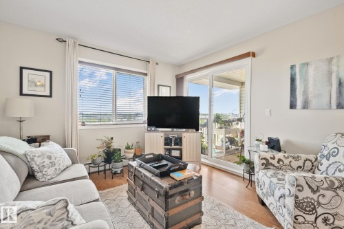Light-toned wall paint throughout - #407 4309 33 St, Stony Plain, AB - Indoor Photo Showing Living Room