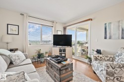 Light-toned wall paint throughout - 