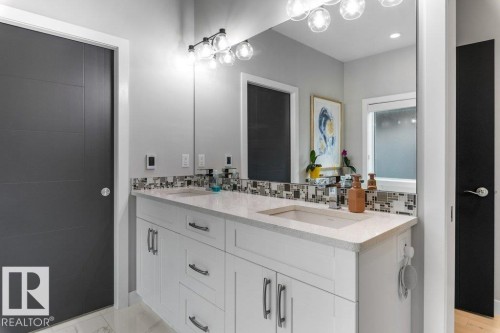 28 Legacy Terrace, St. Albert, AB - Indoor Photo Showing Bathroom