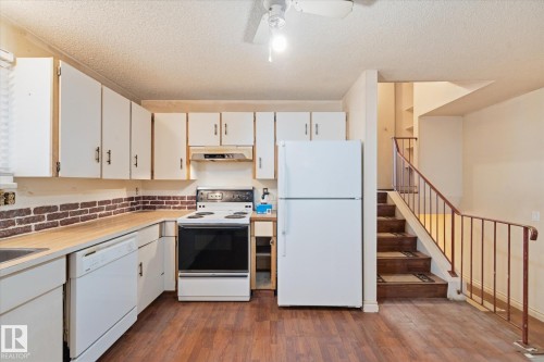 4305 35 Street Nw, Edmonton, AB - Indoor Photo Showing Kitchen