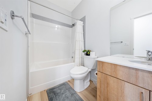17072 45 Street Nw, Edmonton, AB - Indoor Photo Showing Bathroom