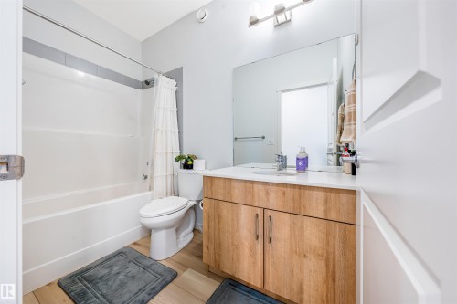 17072 45 Street Nw, Edmonton, AB - Indoor Photo Showing Bathroom
