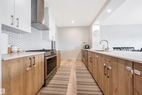 17072 45 Street Nw, Edmonton, AB - Indoor Photo Showing Kitchen With Upgraded Kitchen