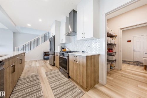 17072 45 Street Nw, Edmonton, AB - Indoor Photo Showing Kitchen