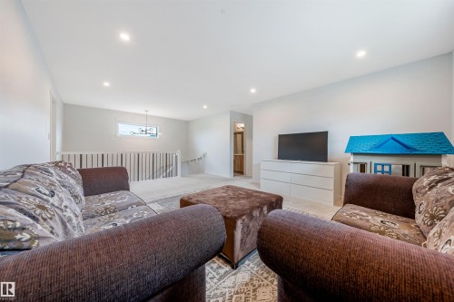 17072 45 Street Nw, Edmonton, AB - Indoor Photo Showing Living Room