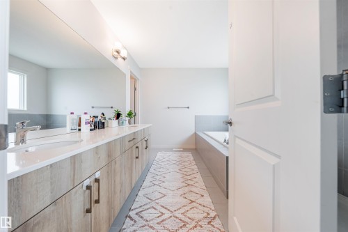 17072 45 Street Nw, Edmonton, AB - Indoor Photo Showing Bathroom