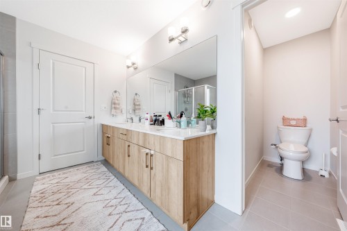 17072 45 Street Nw, Edmonton, AB - Indoor Photo Showing Bathroom