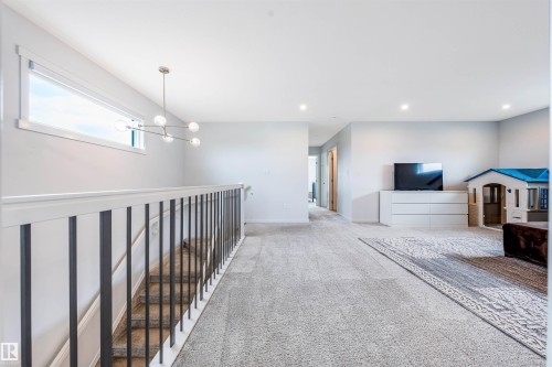 17072 45 Street Nw, Edmonton, AB - Indoor Photo Showing Other Room