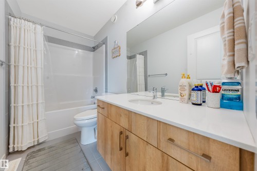 17072 45 Street Nw, Edmonton, AB - Indoor Photo Showing Bathroom