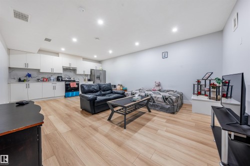 17072 45 Street Nw, Edmonton, AB - Indoor