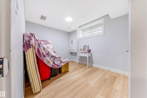 17072 45 Street Nw, Edmonton, AB - Indoor Photo Showing Other Room