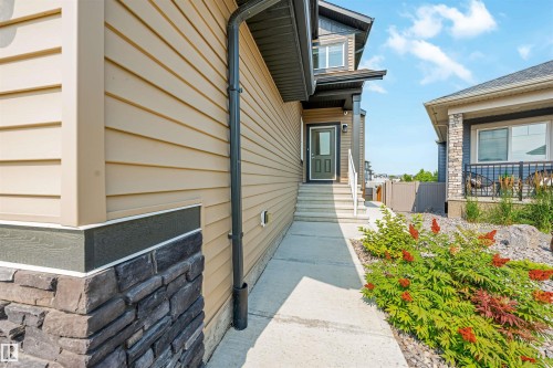 17072 45 Street Nw, Edmonton, AB - Outdoor