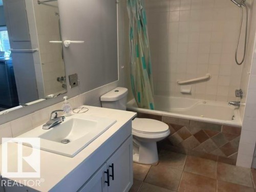 450 Evergreen Park Northwest, Edmonton, AB - Indoor Photo Showing Bathroom
