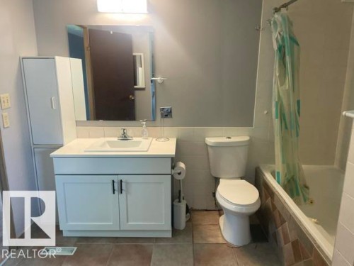 450 Evergreen Park Northwest, Edmonton, AB - Indoor Photo Showing Bathroom