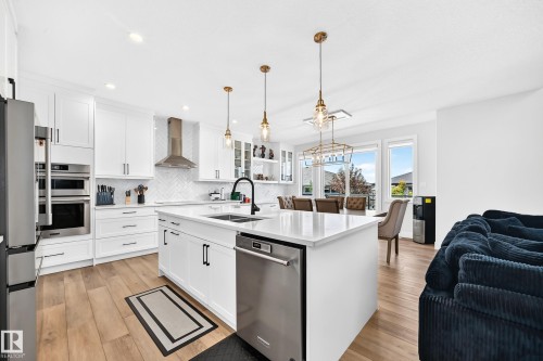 38 Avonlea Way, Spruce Grove, AB - Indoor Photo Showing Kitchen With Double Sink With Upgraded Kitchen