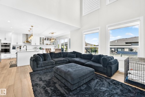 38 Avonlea Way, Spruce Grove, AB - Indoor Photo Showing Living Room
