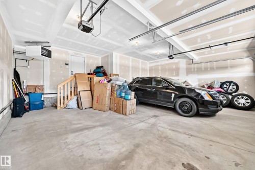 38 Avonlea Way, Spruce Grove, AB - Indoor Photo Showing Garage